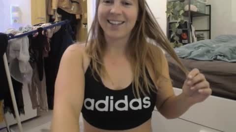 Sarah online show from November 11, 8:42 pm