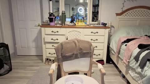 str8whiteboy21 online show from February 5, 7:35 am