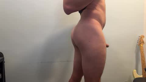 Snapshot of stradivario_05 chatting on February 19, 8:20 pm stradi online show from February 19, 8:20 pm