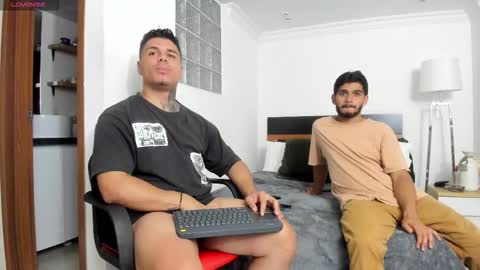 straight__friends online show from February 15, 2:47 pm