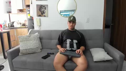straight__friends online show from May 21, 1:51 pm