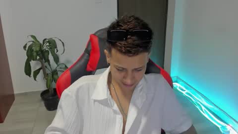 straight_boys_hornys online show from January 10, 12:45 am