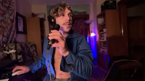 Snapshot of straightishd chatting on October 30, 3:19 am Cowboy Zuhly online show from October 30, 3:19 am