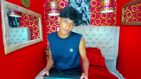 Snapshot of straightyounpein chatting on April 15, 4:41 am straightyounpein online show from April 15, 4:41 am