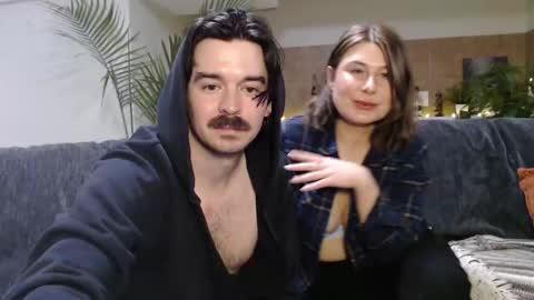 Snapshot of straitnarrow chatting on April 13, 2:50 am Strait n Narrow online show from April 13, 2:50 am