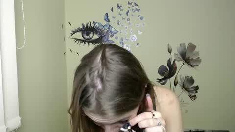 Snapshot of stranger_giirl chatting on December 2, 1:13 pm Amalia online show from December 2, 1:13 pm