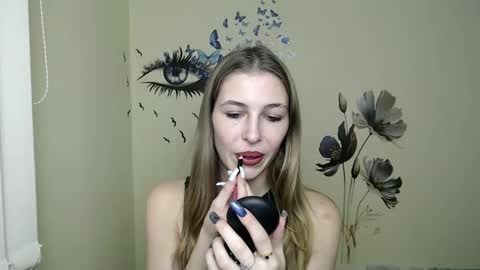 Snapshot of stranger_giirl chatting on December 5, 1:17 pm Amalia online show from December 5, 1:17 pm