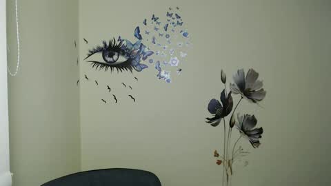 Snapshot of stranger_giirl chatting on December 10, 4:49 pm Amalia online show from December 10, 4:49 pm