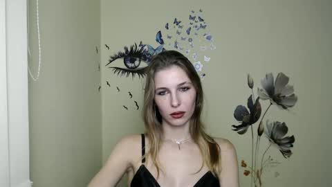 Snapshot of stranger_giirl chatting on December 14, 12:11 am Amalia online show from December 14, 12:11 am