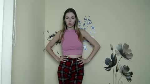 Snapshot of stranger_giirl chatting on December 16, 1:43 pm Amalia online show from December 16, 1:43 pm