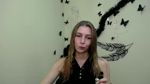 Snapshot of stranger_giirl chatting on December 21, 12:59 pm Amalia online show from December 21, 12:59 pm