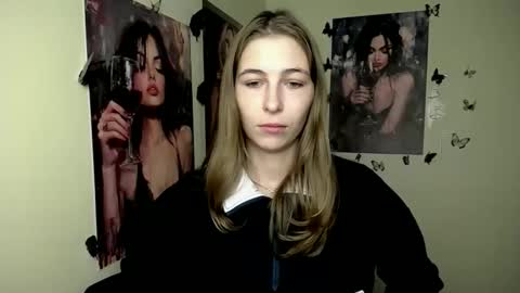 Snapshot of stranger_giirl chatting on September 28, 6:19 am Amalia online show from September 28, 6:19 am