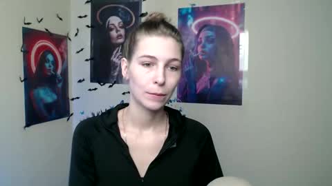Snapshot of stranger_giirl chatting on October 23, 6:23 am Amalia online show from October 23, 6:23 am