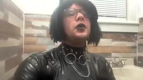 Snapshot of strangespence chatting on November 9, 8:12 am Mistress kinki online show from November 9, 8:12 am