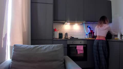 Tati and Lola online show from October 17, 9:12 am