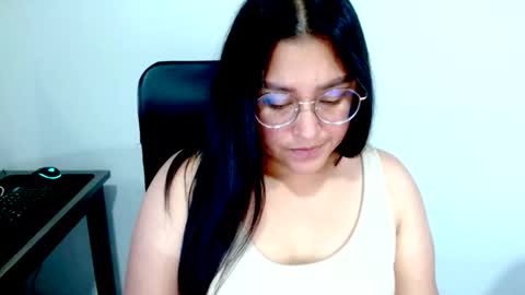 strawlux online show from March 10, 5:45 am