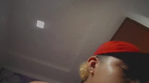 Snapshot of street_poemm_ chatting on February 23, 3:48 am Street online show from February 23, 3:48 am