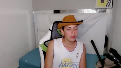 Snapshot of street_poemm_ chatting on February 27, 5:18 am Street online show from February 27, 5:18 am