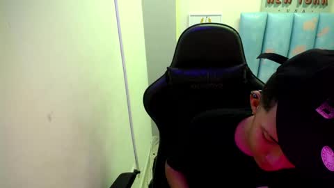 Street online show from April 22, 8:10 pm