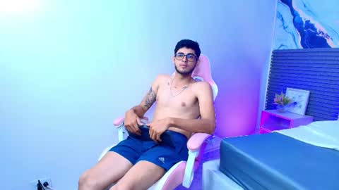 Snapshot of stron_dominant chatting on June 9, 12:50 pm Javier online show from June 9, 12:50 pm