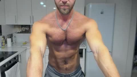 Snapshot of strong_arni chatting on February 8, 6:12 pm Strong Arni online show from February 8, 6:12 pm