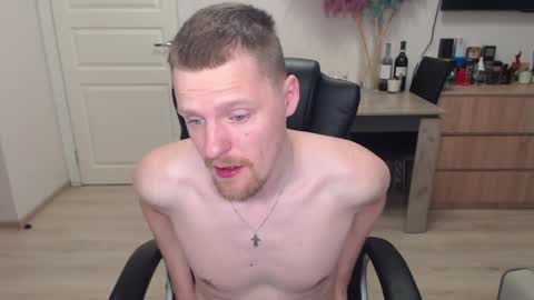 strong_guy_xxx online show from December 3, 9:18 am