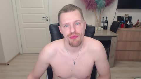 strong_guy_xxx online show from January 16, 8:18 am