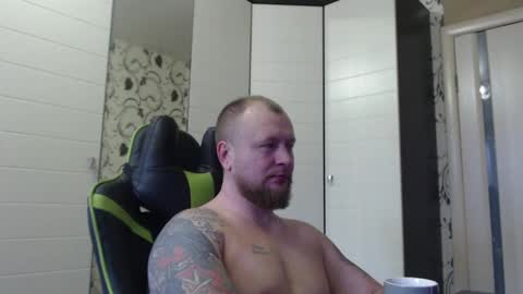 Snapshot of strongass18 chatting on October 26, 12:44 pm Alex online show from October 26, 12:44 pm