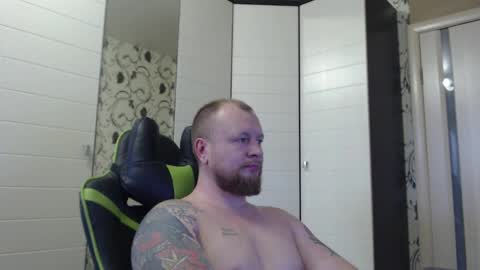 Snapshot of strongass18 chatting on October 28, 8:18 am Alex online show from October 28, 8:18 am