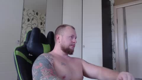 Snapshot of strongass18 chatting on October 30, 8:49 am Alex online show from October 30, 8:49 am