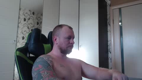 Snapshot of strongass18 chatting on December 14, 9:03 am Alex online show from December 14, 9:03 am