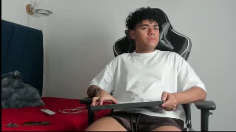 stuart_cass21 online show from January 18, 5:11 am