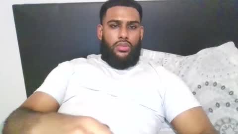 Snapshot of stuckinthe222 chatting on November 4, 3:27 am stuckinthe222 online show from November 4, 3:27 am