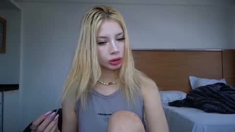 Sofa online show from March 14, 1:27 pm