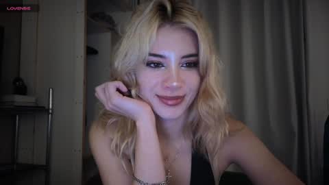 Snapshot of stuirt chatting on April 11, 8:57 pm Sofa online show from April 11, 8:57 pm