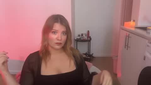 Scarlet online show from June 7, 8:01 pm