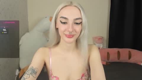 Chloe online show from October 24, 3:19 pm