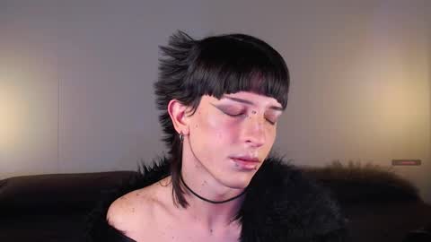 Angel  online show from November 30, 8:29 am