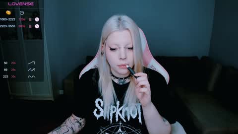 Snapshot of succubus_leslie chatting on December 5, 1:17 pm succubus_leslie online show from December 5, 1:17 pm