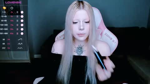 Snapshot of succubus_leslie chatting on September 27, 12:15 am succubus_leslie online show from September 27, 12:15 am
