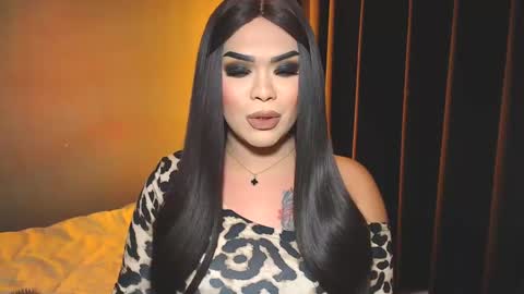 Snapshot of suckablecockoffreya chatting on December 4, 8:07 pm JADE ELYSE online show from December 4, 8:07 pm