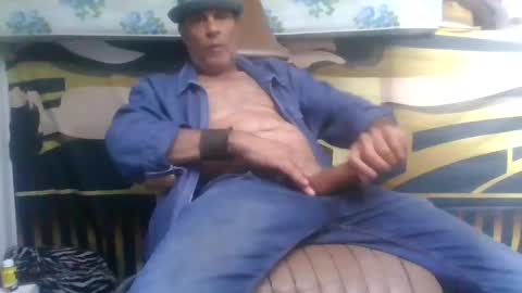 SUCKITU812 online show from October 17, 9:45 am