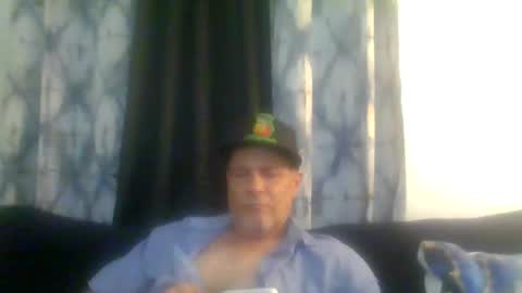 Snapshot of suckitu812 chatting on February 11, 2:49 am SUCKITU812 online show from February 11, 2:49 am