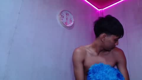 sucklevi18 online show from May 4, 3:30 pm