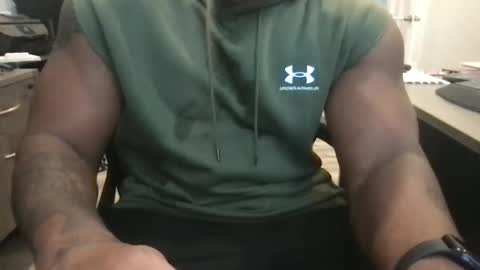 Snapshot of suckonthis318 chatting on February 28, 7:04 pm suckonthis318 online show from February 28, 7:04 pm