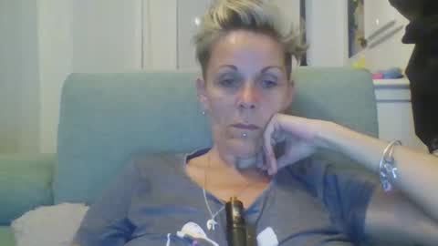 Snapshot of sucrette5629 chatting on April 28, 8:03 pm sucrette5629 online show from April 28, 8:03 pm