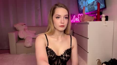 Snapshot of sue_star chatting on May 24, 8:47 pm Emmy online show from May 24, 8:47 pm