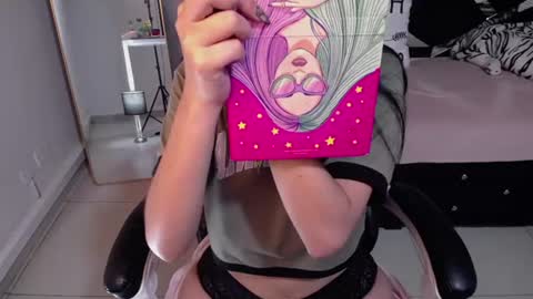 suemmy_a online show from June 10, 1:10 pm