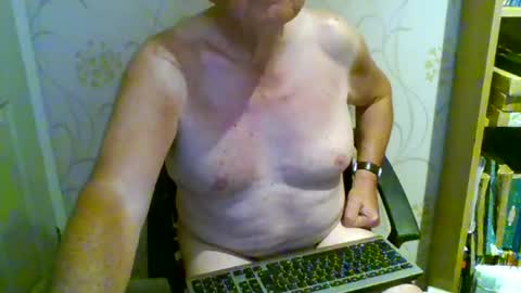 suffolkboy4 online show from June 30, 9:49 pm