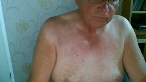 suffolkboy4 online show from July 8, 7:51 pm